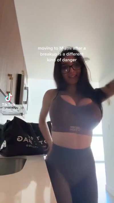 @molliskazi