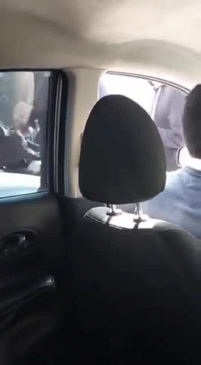 Tienen que pagar peaje pa la revolucion hermano oe zi