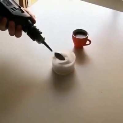 Gambiarra na hora de tomar um caf&eacute;