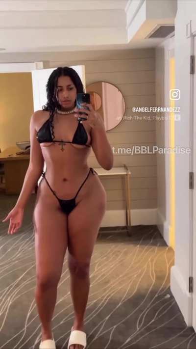 She&rsquo;s 6&rsquo;7 and thick asf 👀