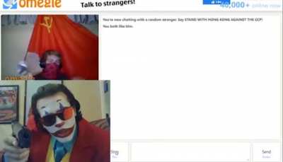 Joker conoce a comunista en omegle