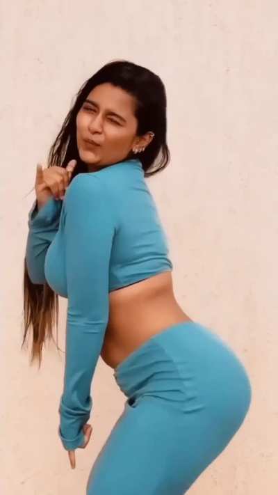 Curvy and hot 🔥🔥🔥