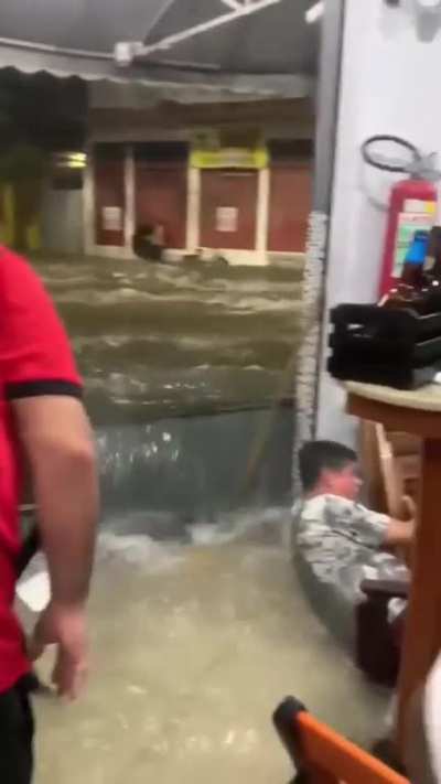 O carioca preocupado com a chuva de hoje