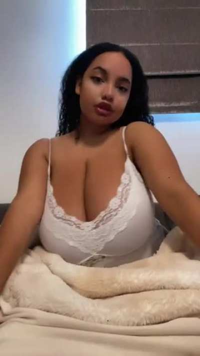 Laya (@littlelaysonlyaccount)