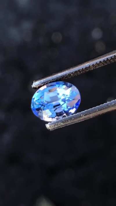 Super cool looking sapphire from Sri Lanka 🇱🇰 2.34 ct  and size is 8.9x6.8 x 4.9 mm , eye 👁️ clean , perfect for engagement ring !!! $2100 total