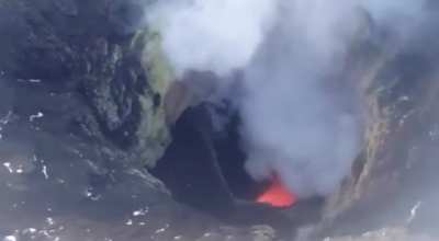 🔥 Flying over an active volcano in Alaska, United States