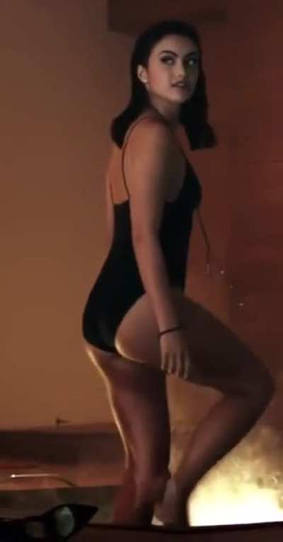 Camilla Mendes