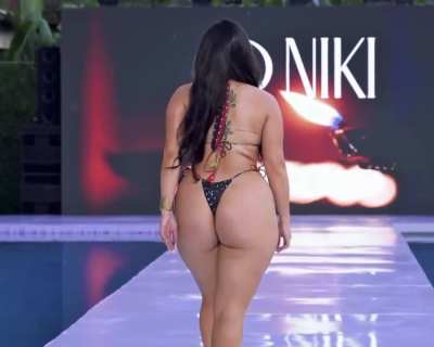 Miami Swim Week is approaching and I&rsquo;m praying to the goddess 𝓔𝓻𝓲𝓯𝓲𝓵𝓲 𝓢𝓯𝓪𝓴𝓲𝓪𝓷𝓪𝓴𝓲𝓼 that she blesses us with her presence!