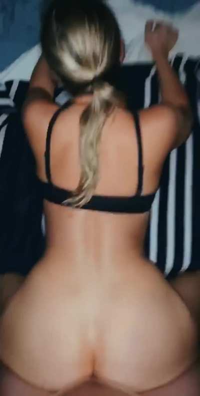 Anal Fun With a Sexy Blonde