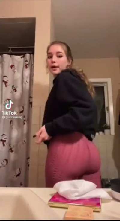 CUTIE 🍑💦