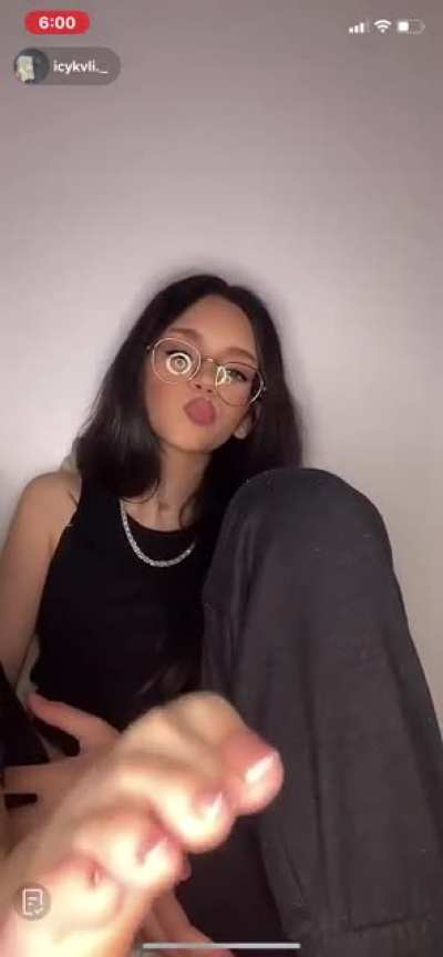 (4)
