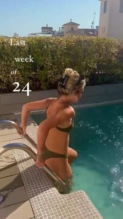 🔥 in the pool