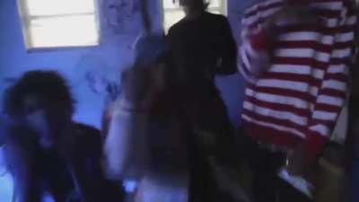 X&rsquo;s Hit The Dirt music video filmed in Denzel Curry&rsquo;s room.🔥