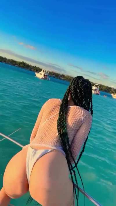 Bad bitch on deck