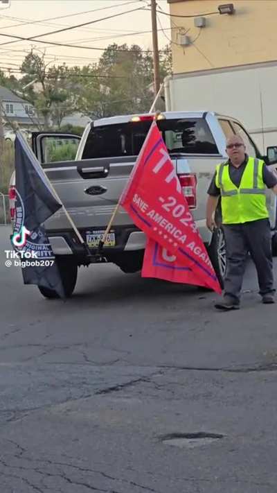 Guy with Trump flag on truck calls out person filming them asking if they are "a Biden Fan." (Fun with MAGA!)
