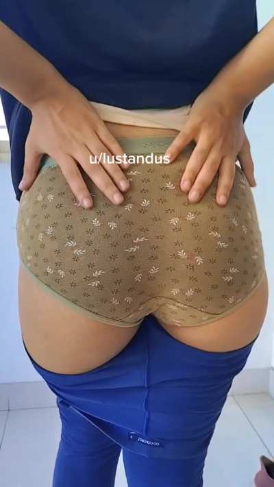 The lace snap and jiggle after that slap&mdash;your hand next or just watch? f"