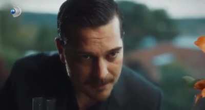 Sanat filmi değil politik bir mesajı yok Mainstream i&ccedil;erik Total reyting'i AB'den her zaman y&uuml;ksek. Yani toplumun en alt kesimi en &ccedil;ok izliyor ve g&uuml;zellediği şeye bakın. Yasaklanmasın sonu&ccedil;ta &ouml;zg&uuml;rl&uuml;k diyecek olan arkadaşlar, AKP en ufak cinselliği yasakl
