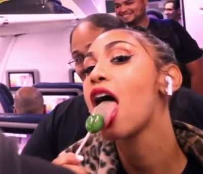 👅
