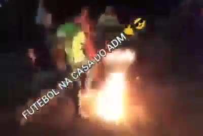T&iacute;tulo foi jogar bola