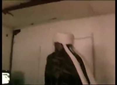 Osama bin ladin -karargahı vurulmadan yaklaşık 5 dakika &ouml;nce şarkı s&ouml;ylerken