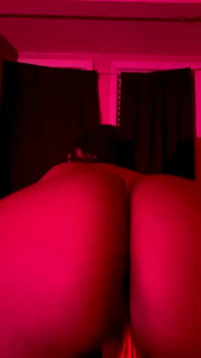The panties can&rsquo;t even fit over my pussy