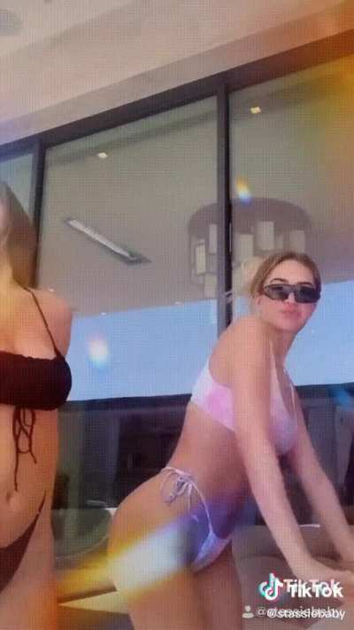 Kylie twerk