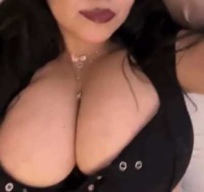 @sluttygorelover is her IG/tiktok. anyone got her old stuff?