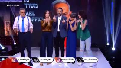 Benjamin Netanyahu is met with a middle-finger salute during a live broadcast in Spain