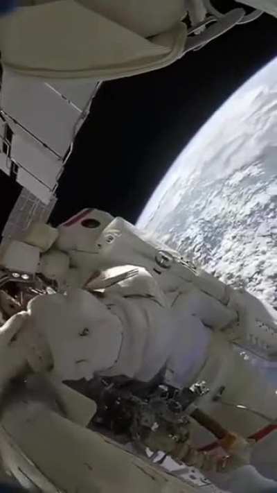 Amazing 👨&zwj;🚀🌎