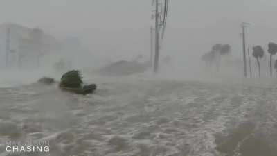 15ft storm surge. Ft Myers Beach. not my video. credit goes to Max Olson Chasing