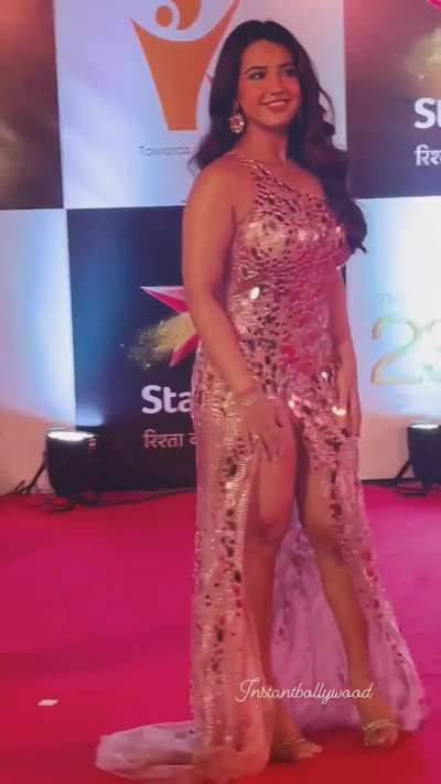 Roshni Walia [New]