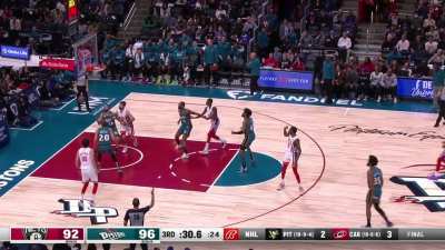 [Highlight] Kevin Durant hits 3 straight pull up 3s to end the 3rd quarter