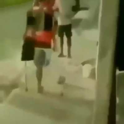 Cuidado pra n&atilde;o leva um chute dele