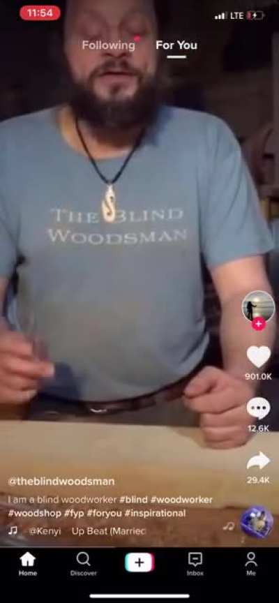 This guy does more without his eyes can most people do with them