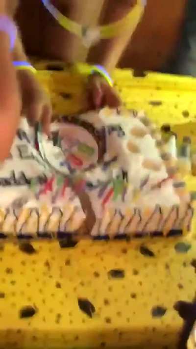 to cake smash