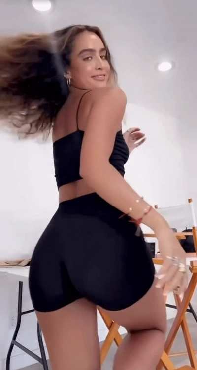 My gf [Sommer Ray] secretly recording short videos to send to my bully while I&rsquo;m in the room: