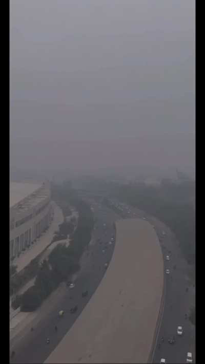 Delhi man (Capital of India 🇮🇳) moves to Washington D.C. (Capital of The USA 🇺🇸) and falls in love with the clean air and serene surroundings