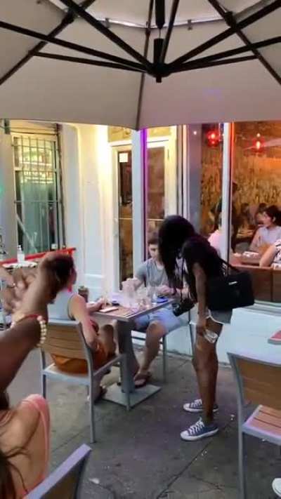 Amına koyayım adamlar oturup yemek yedi diye ırkçı oluyor beyninizi sikeyim sizin