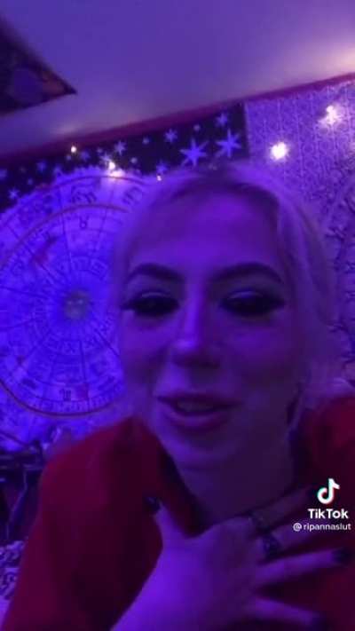 My respect for Dixie D&rsquo;Amelio after seeing multiple clips from this video + finding out she travelled to the Bahamas this week/during a pandemic 📉📉📉📉📉📉📉