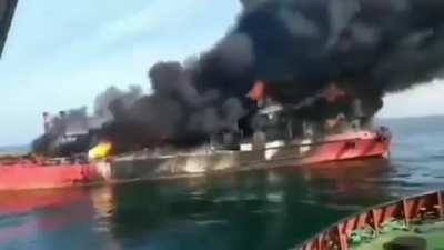 2 navios mercantes atingidos por ataques russos no Mar Negro. O navio graneleiro japon&ecirc;s MV Namura Queen foi atingido por um foguete ancorado em Yuzhne. O navio qu&iacute;mico moldavo MV Millennial Spirit foi atingido e incendiou 12 milhas ao sul