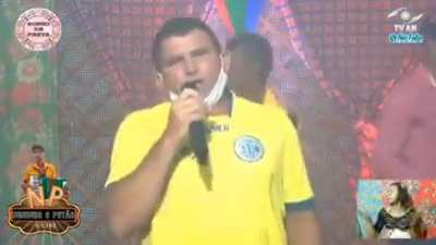 O que tá acontecendo aqui!?