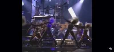 This dance break deserves more love and attention because it&rsquo;s 🔥
