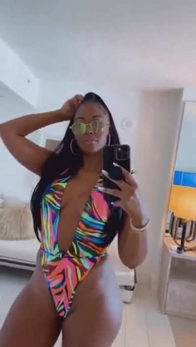 Nafessa Williams 