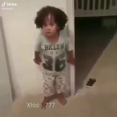 Dan&ccedil;a gatinho dan&ccedil;a