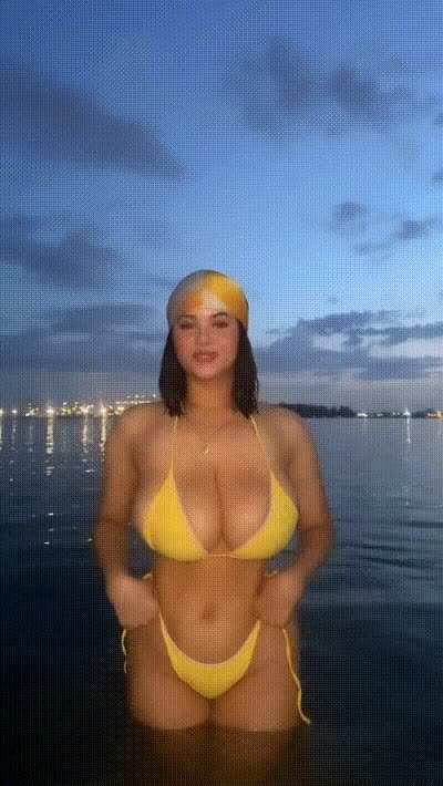 Shake those big &lsquo;ol heavy boobs 🤤