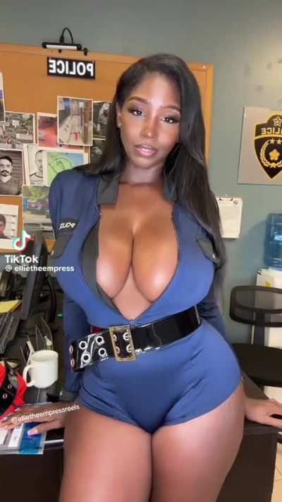 @ellietheempress