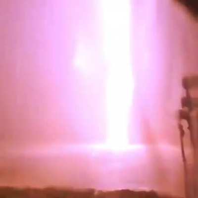 This terrifying "lightning"