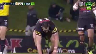 Players&rsquo; reaction after head collision