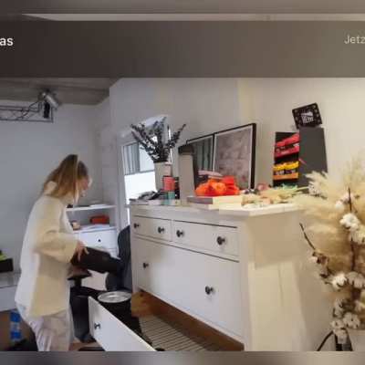 Ich wei&szlig; u/paulaschramm schneidet besser aber ich hoffe ihr wisst was ich meine&hellip; Paula kommt hoffentlich bald wieder 🥺 &hellip; Julia in leggings aus den heutigen Vlog