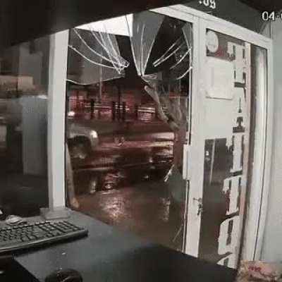 I dont know how to use a door.